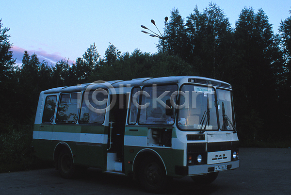 사람없음 JPG 포토 교통 러시아 버스 산업 야외 외국문화 운송업 유럽 육상교통 자동차 주간 차(자동차) 한대 해외풍경