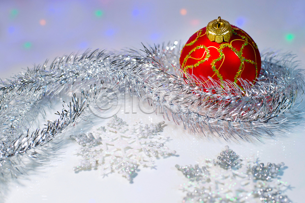 사람없음 JPG 포토 해외이미지 눈꽃 눈꽃무늬 눈송이 실내 오너먼트 오브젝트 장식볼 크리스마스 크리스마스장식 해외202004 흰배경