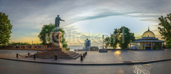 고독 휴식 사람없음 JPG 포토 해외이미지 가로등 감정 건물 건축양식 계단 공원 나무 도로 도시 도시풍경 받침대 백그라운드 벤치 봄 사생활 아침 야외 여름 여행 역사 옛날 우크라이나 유럽 자연 정사각형 조각 조각상 천연기념물 청동 파노라마 하늘 해외202004 해외포토 회복