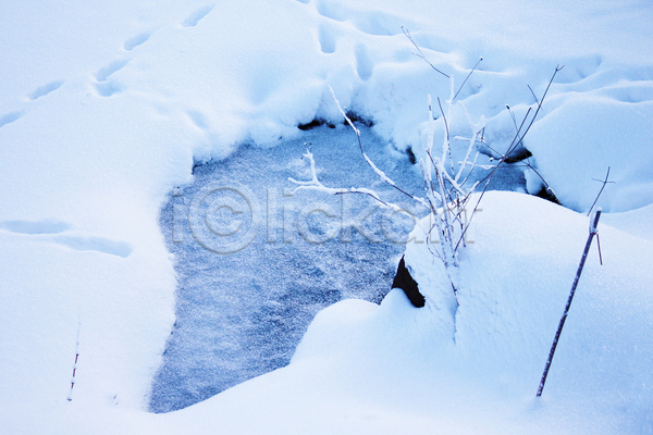 사람없음 JPG 포토 해외이미지 개울 겨울 겨울풍경 눈(날씨) 눈덮임 야외 웅덩이 주간 해외202004