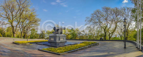 고독 휴식 사람없음 JPG 포토 해외이미지 감정 거리 건물 건축양식 꽃 나무 도로 도시 도시풍경 봄 사생활 스타일 시력 아침 야외 여행 역사 옛날 우크라이나 유럽 일반 자연 정사각형 조각 주택 천연기념물 파노라마 하늘 해외202004 해외포토 화단