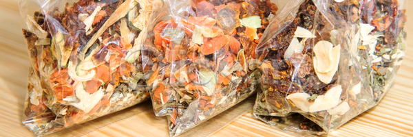 건조 사람 사람없음 JPG 포토 해외이미지 가방 고립 금지 날것 냉동고 노란색 로즈메리 매달리기 머스터드 백그라운드 보여주기 빨간색 세일 소고기 수납 시장 식물 씨앗 아래 아시아 야외 양념 여의주 여행 유기농 음식 자연 작음 전통 태국 투명 판매 포장 플라스틱 해외202004 해외포토 향신료 허리 후추 흙더미 흰색 힘