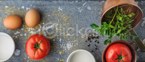 준비 사람없음 JPG 포토 해외이미지 가로 건강 계란 금속 냄비 노란색 도자기 바위 빨간색 사발 세트 소금 스크래치 양념 요리 유기농 음식 재료 접시 지중해 채소 초록색 탁자 토마토 파슬리 해외202004 해외포토 향신료 허브 혼합 회색 후추 흰색