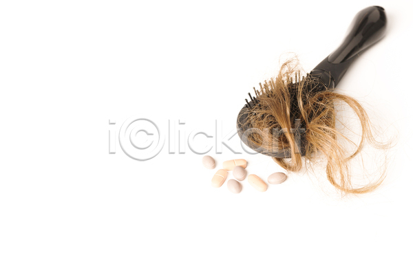 사람없음 JPG 포토 해외이미지 두피케어 머리빗 머리카락 뷰티 숱 알약 치료제 탈모 탈모예방 탈모클리닉 해외202004 헤어관리 흰배경