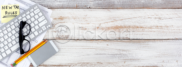 법 변화 사람없음 JPG 포토 해외이미지 4월 계좌 규칙 금융 내부 목재 문서 미국 백그라운드 비즈니스 사무실 서비스 서식 세금 수익 수입 스마트폰 시골 업데이트 업무 연필 종이 책상 카피스페이스 컴퓨터 키보드 해외202004 해외포토 환불 흰색