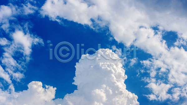 자유 사람없음 JPG 포토 해외이미지 구름(자연) 날씨 바람 백그라운드 빛 솜털 스카이라인 야외 여름(계절) 오존 오픈 우주 자연 장면 천국 천창 파란색 패턴 풍경(경치) 하늘 햇빛 환경 흰색