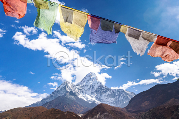 산책 사람없음 JPG 포토 해외이미지 가이드 국립공원 기도 깃발 네팔 도전 등산 방법 불교 산 산악가 스포츠 야외 여행 여행객 자연 절정 정상 트래킹 풍경(경치) 하늘 하이커 하이킹 휴가 히말라야