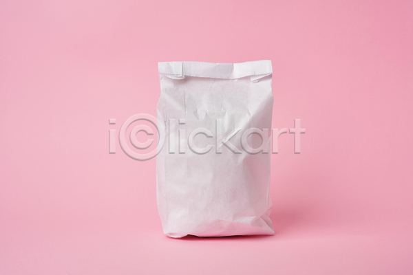 환경오염 사람없음 JPG 포토 해외이미지 분홍색배경 실내 쓰레기 일회용 종이봉투