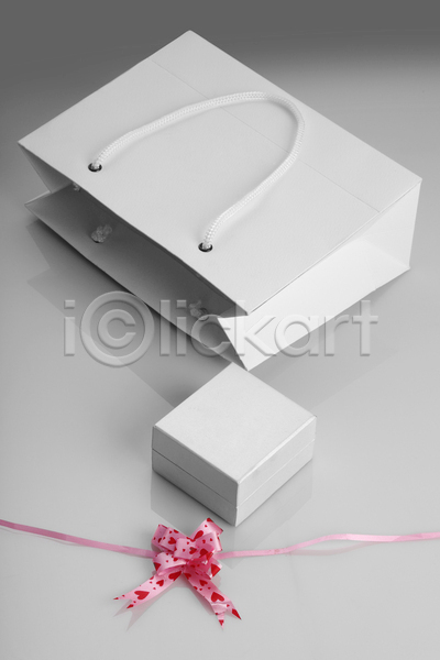 사람없음 JPG 템플릿 포토 해외이미지 가방 공백 리본 목업 반사 상자 상품 선물 종이 패키지 포장 흰색