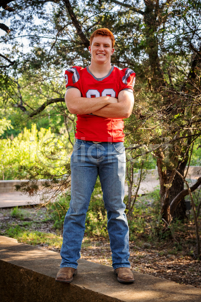 성공 여유 행복 10대 남자 소년 한명 JPG 포토 해외이미지 기념 끝 미소(표정) 빨간색 저지 졸업 주근깨 축구 파란색 포즈 플레이어 학교