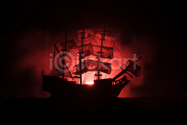 신비 사람없음 JPG 실루엣 포토 해외이미지 돛대 백그라운드 빛 빨간색 연기 해적선