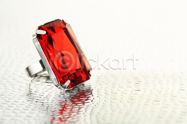 고급 소중 특별함 사람없음 JPG 포토 해외이미지 1 기회 다이아몬드 바위 반지 보석 빛 빨간색 선물 오브젝트 우아 유리 재산 크리스탈 투명