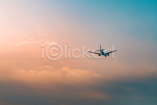 고급 사람없음 JPG 포토 해외이미지 공항 교통시설 구름(자연) 그림 대패 백그라운드 비즈니스 비행기 상업 속도 안전 안테나 야외 여행 일몰 일출 제트기 하늘 항공 화물 휴가