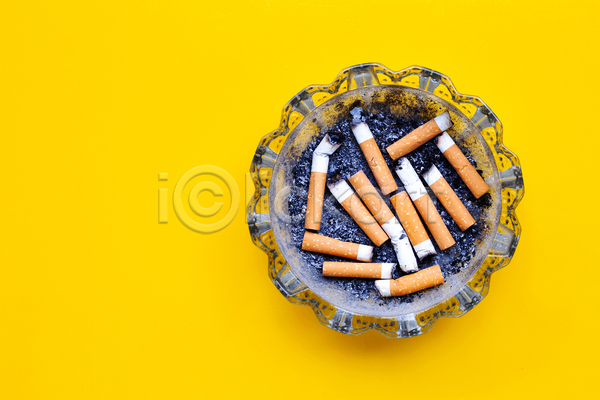 사람없음 JPG 포토 해외이미지 노란배경 담배 담배꽁초 담뱃재 실내 재떨이 카피스페이스 흡연