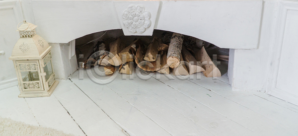 뜨거움 사람없음 JPG 포토 해외이미지 겨울 내부 내추럴 디자인 목재 바닥 방 벽 벽난로 복고 수확 실내 쌓기 아파트 옛날 장식 장작 주택 질감 통나무 프레임 해외포토 휴가 흰색