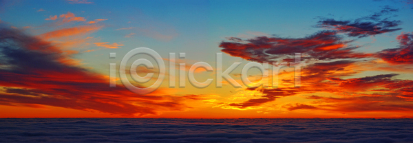 부드러움 분위기 자유 평화 사람없음 JPG 포토 해외이미지 구름 날씨 내추럴 넘어짐 대패 맑음 백그라운드 봄 비행기 빛 새벽 수평선 아침 안개 야외 여름 여행 오렌지 일몰 일출 자연 정상 천국 태양 파노라마 파란색 풍경 프레임 하늘 해외포토 햇빛 환경 황혼 흰색