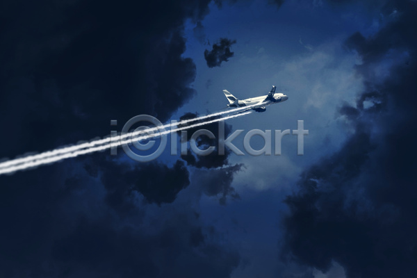 사람없음 JPG 포토 해외이미지 구름(자연) 비행기 비행운 야외 어둠 제트기 주간 하늘