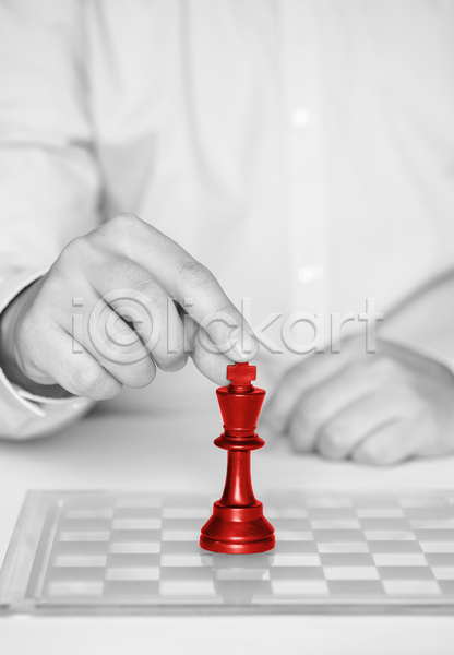 계획 성공 남자 사람없음 JPG 포토 해외이미지 게임 경영 경영자 대표 리더 비즈니스 손 안내 왕 진행 체스 컨셉 힘