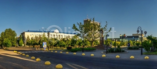 뜨거움 산책 휴식 사람없음 JPG 포토 해외이미지 거리 건물 도로 모래 바 바다 산책로 식당 여름(계절) 여행 우크라이나 유럽 조각 천연기념물 태양 해외포토 휴양지