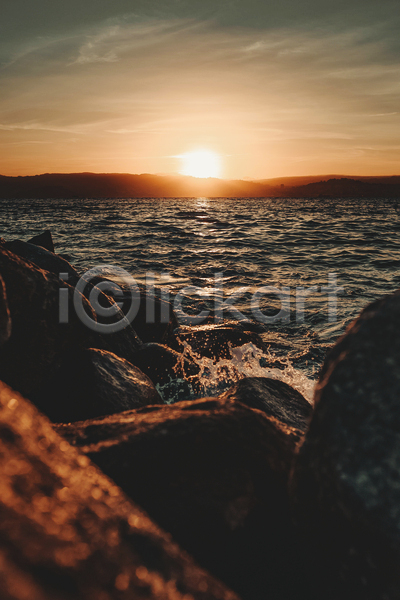 평화 휴식 사람없음 JPG 포토 해외이미지 경관 바위(돌) 야외 일몰 자연 주간 태양 파도 풍경(경치) 해변 햇빛