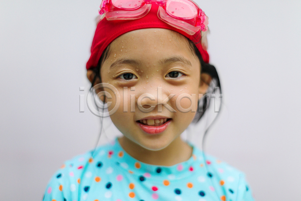 행복 동양인 어린이 한명 JPG 포토 해외이미지 고글 당구 물 미소(표정) 수영 야외 정장 젖음 파란색 휴가