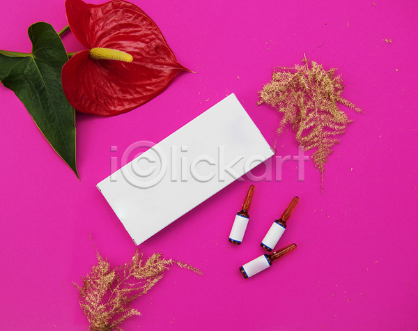 사람없음 JPG 포토 하이앵글 해외이미지 나뭇잎 분홍색배경 뷰티 상자 안스리움 앰플 화장품