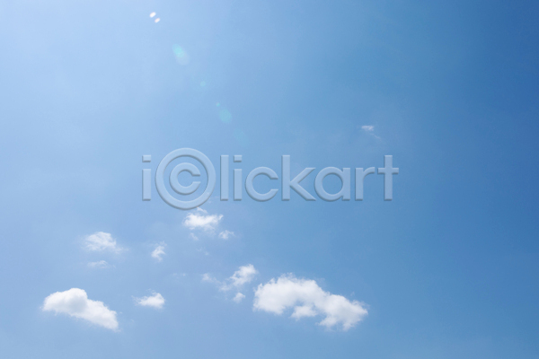 분위기 예측 사람없음 JPG 포토 해외이미지 겨울 날씨 내추럴 백그라운드 빛 야외 여름(계절) 우주 주간 지구 파란색 풍경(경치) 하늘 하늘색 항공 햇빛 환경 흰색