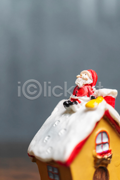축하 행복 사람없음 JPG 일러스트 포토 해외이미지 12월 가방 겨울 도시 디자인 만화 백그라운드 빨간색 산타클로스 앉기 야간 응시 인사 자루 전통 지붕 축제 캐릭터 크리스마스 클라우스 포즈 하늘 휴가 흰색