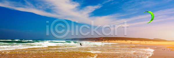 사람없음 JPG 포토 해외이미지 거친 대서양 랜드마크 모래 물 바다 바람 서퍼 서핑 서핑보드 수평선 스포츠 여름 여행 자연 터키석 파도 파란색 포르투갈 풍경 하늘 해변 해외포토 햇빛 휴가