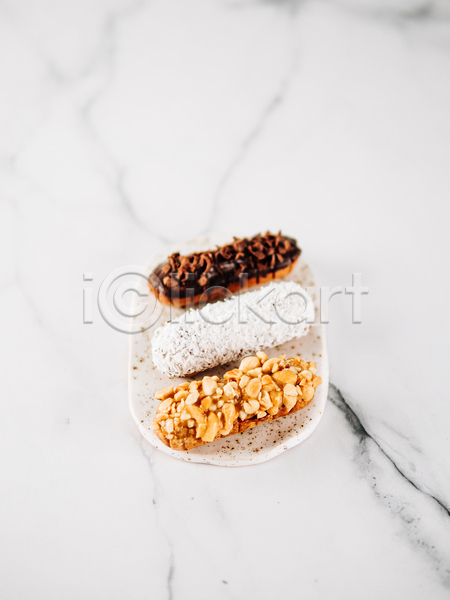 달콤 사람없음 JPG 포토 해외이미지 견과류 대리석 디저트 땅콩 에클레어 코코넛 플랫 흰배경