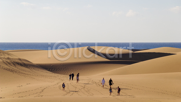 사람 여러명 JPG 포토 해외이미지 바다 사막 야외 전경 주간 풍경(경치) 하늘