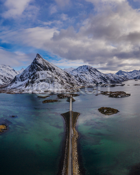 사람없음 JPG 포토 해외이미지 겨울 노르웨이 도로 만 산 섬 세로 스칸디나비아 안테나 자동차 자연 조감도 파노라마 풍경(경치) 하늘