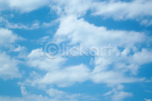 분위기 사람없음 JPG 포토 해외이미지 구름(자연) 날씨 내추럴 맑음 백그라운드 봄 빛 솜털 야외 여름(계절) 오존 오픈 자연 천국 태양 파란색 풍경(경치) 하늘 햇빛 환경 흰색