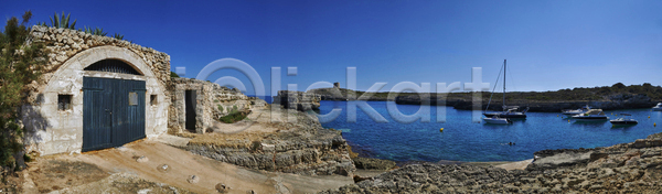 침묵 사람없음 JPG 포토 해외이미지 건축양식 닻 만 문 물 바다 방파제 보트 섬 스페인 야외 여름 유럽 정박 지중해 파노라마 파란색 포트 풍경 항구 해외포토 햇빛 휴가