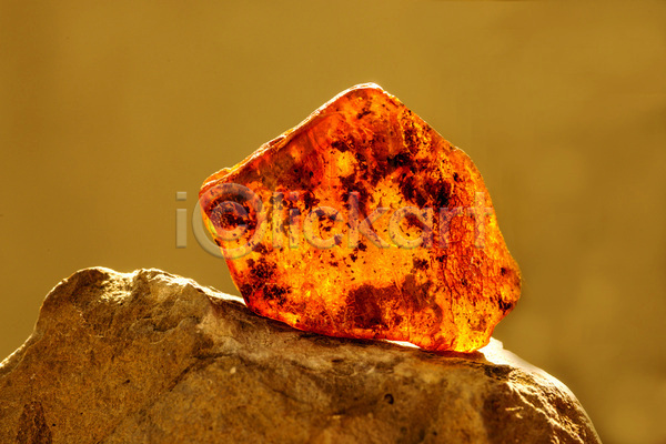 사람없음 JPG 포토 해외이미지 보석 빛 앰버 자연 주황색 투명 화석