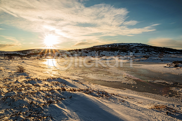 사람없음 JPG 포토 해외이미지 가로 겨울 계절 공원 구름(자연) 내추럴 아이슬란드 암초 야외 얼음 일몰 일출 자연 풍경(경치) 하늘 호수 흰색