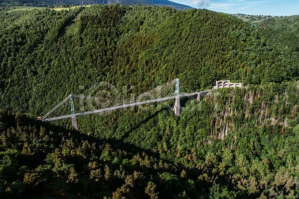 사람없음 JPG 포토 골짜기 기찻길 나무 다리(건축물) 산 숲 야외 유럽 유럽풍경 자연 주간 풍경(경치) 프랑스 피레네산맥 해외풍경
