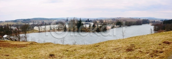 사람없음 JPG 포토 해외이미지 각도 계곡 공화국 교회 구름 물 바실리카 밭 숭배 야외 언덕 연못 옛날 유럽 자연 정상 체코 타운 풍경 하늘 해외포토