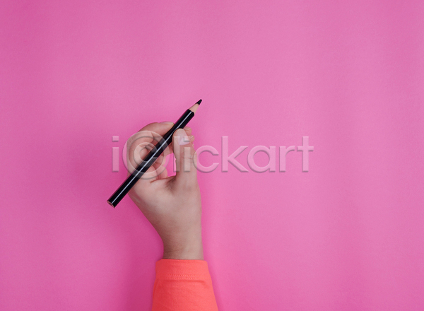 신체부위 JPG 포토 해외이미지 들기 분홍색 색연필 손