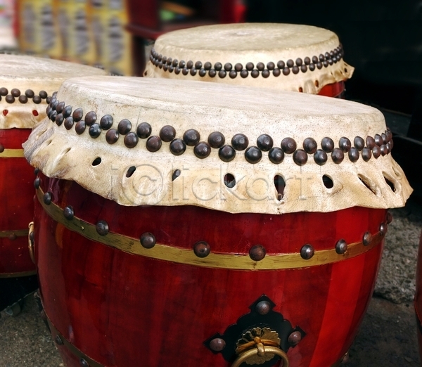 사람없음 JPG 포토 해외이미지 기구 놋쇠 드럼 리듬 모양 목재 반지 손잡이 실린더 음악 재산 전통 중국 진동 타악기