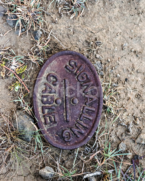 사람없음 인도인 JPG 포토 해외이미지 땅바닥 무늬 발견 사인 신호 영국 옛날 철강 통신 표시