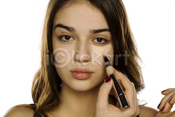 여자 한명 JPG 포토 해외이미지 고립 눈(신체부위) 돌봄 모델 붓 신청 아래 액체 얼굴 치료 크림 피부 피부관리 화장품 흰배경
