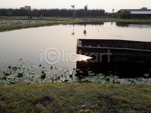 사람없음 JPG 포토 해외이미지 강 계절 공원 그림자 꽃 나무 내추럴 물 밭 백그라운드 벚꽃 빛 새벽 숲 식물 아시아 아침 야외 여행 연꽃(꽃) 연못 열대 오렌지 일몰 일출 자연 저녁 정원 태국 태양 파란색 풍경(경치) 하늘 햇빛 호수 휴가