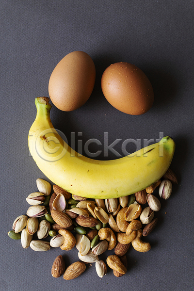 신선 사람없음 JPG 포토 해외이미지 건강 검은색 견과류 계란 내추럴 단백질 맛 미소(표정) 바나나 백그라운드 섬유 아침 아침식사 얼굴 음료 음식 흰색