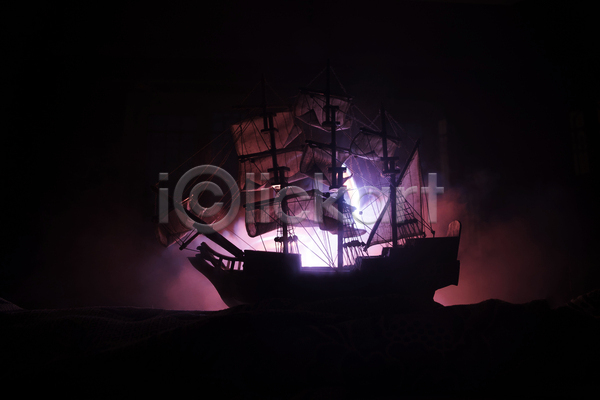 신비 사람없음 JPG 실루엣 포토 해외이미지 돛대 백그라운드 빛 연기 해적선 흰색