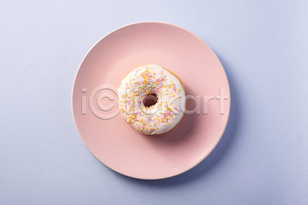 사람없음 JPG 포토 하이앵글 해외이미지 도넛 미니멀 분홍색 실내 연보라색