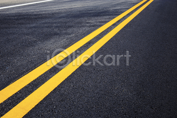 새로움 사람없음 JPG 포토 해외이미지 거리 검은색 고속도로 교통시설 길 노란색 도로 도시 묘사 무늬 방법 백그라운드 보행로 사인 선 선로 싱글 아스팔트(도로) 옛날 정상 질감 추상 패턴 페인트 표면 회색 흰색