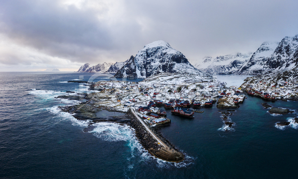 사람없음 JPG 포토 해외이미지 건물 겨울 남쪽 냉동 노르웨이 도로 마을 바다 산 섬 스칸디나비아 안테나 자연 조감도 주택 타운 파도 풍경(경치) 하늘