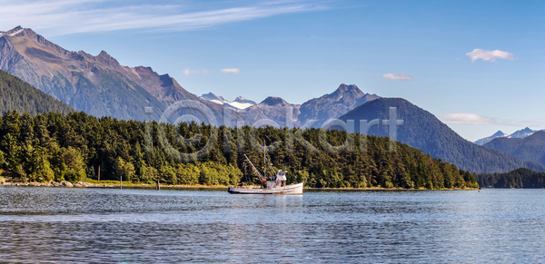 고요 침묵 사람없음 JPG 포토 해외이미지 가을 강 계절 구름 나무 낚시 놀람 닻 물 미국 바다 반사 보트 북쪽 산 산등성이 상업 숲 스카이라인 알래스카 여행 잎 초록색 타운 파노라마 파란색 포트 풍경 하늘 항구 해외포토