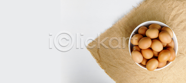 신선 사람없음 JPG 포토 해외이미지 갈색 건강 계란 고립 그룹 껍질 날것 내추럴 농장 다이어트 단백질 레시피 많음 먹기 배너 백그라운드 부활절 사발 생식 식사 아침 아침식사 암탉 오브젝트 요리 유기농 음식 자연 재료 주방 처음 취급주의 치킨 컨셉 파란배경 해외포토 흰색